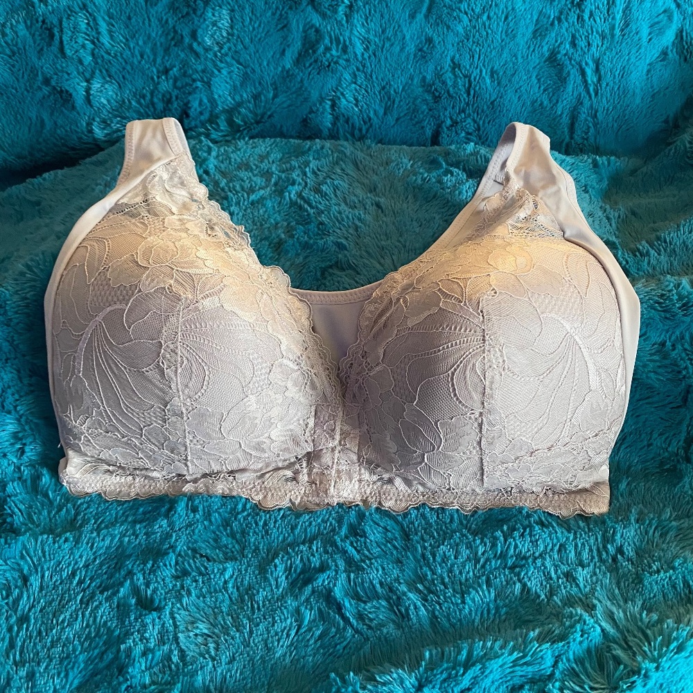 BUY 2 ITEMS & GET 1 FREE - LB Front Close Gray Lace Padded Bra Sz 38C Like New